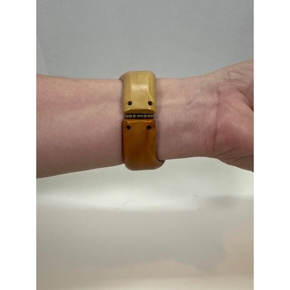 Vintage Retro Modern 2 Tone Lucite Hinged Clamper Cuff Wrap Bracelet - Picture 2 of 5